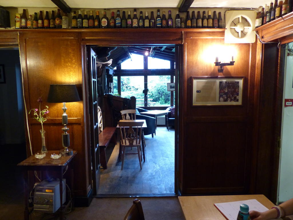 The Sun Inn Englefield Green Ngoại thất bức ảnh