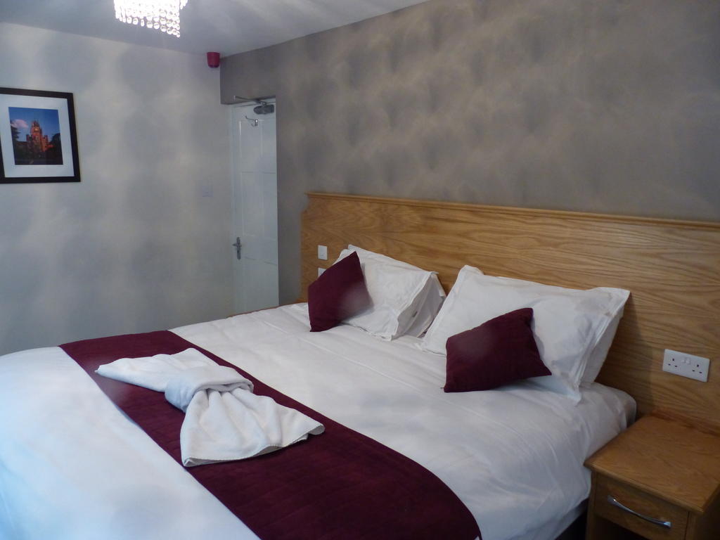 The Sun Inn Englefield Green Phòng bức ảnh