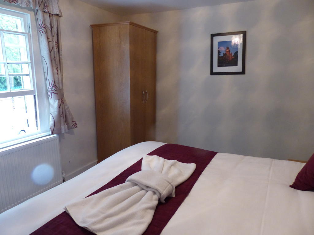 The Sun Inn Englefield Green Phòng bức ảnh