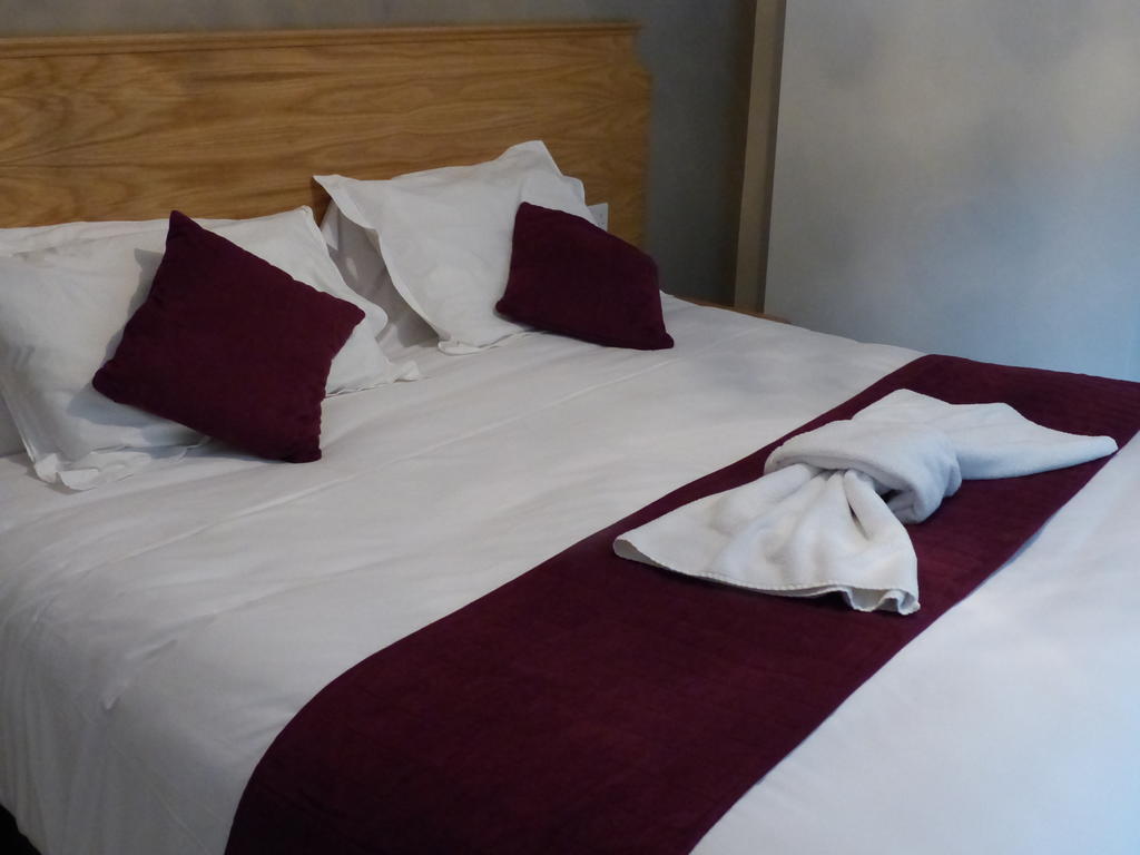 The Sun Inn Englefield Green Phòng bức ảnh