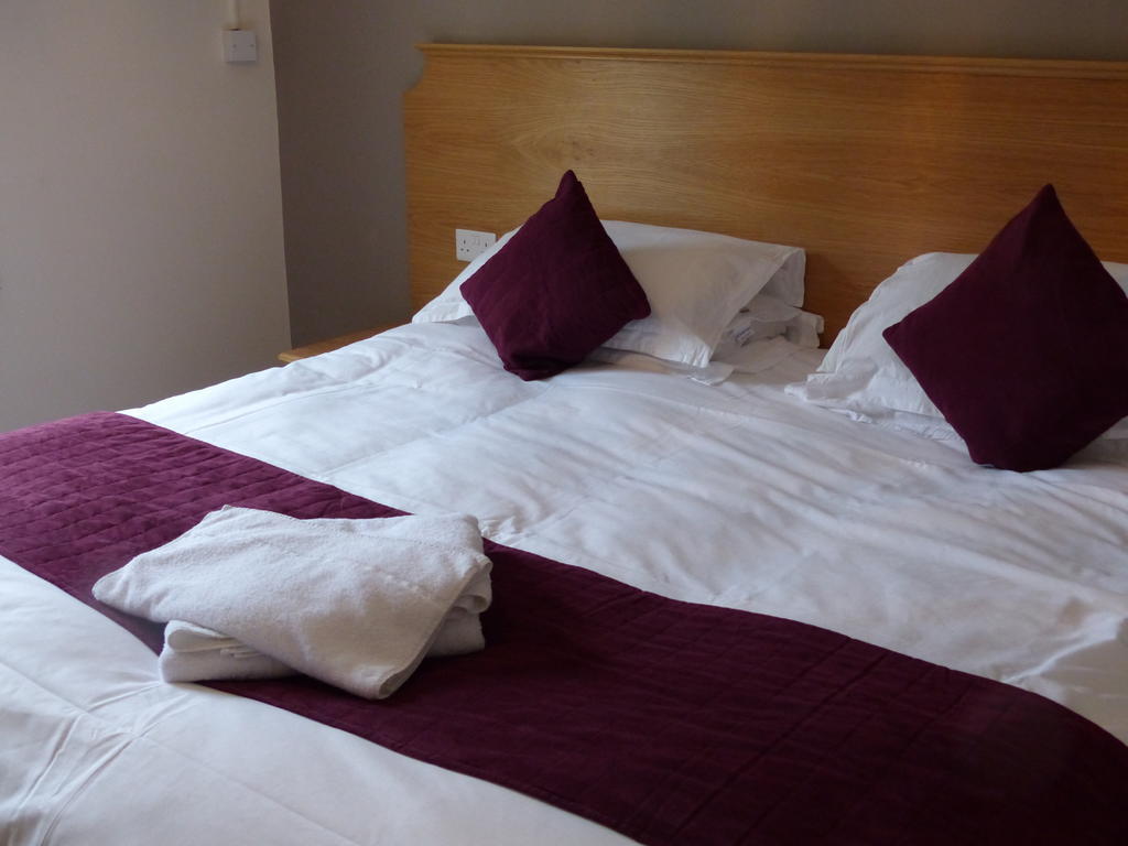 The Sun Inn Englefield Green Phòng bức ảnh