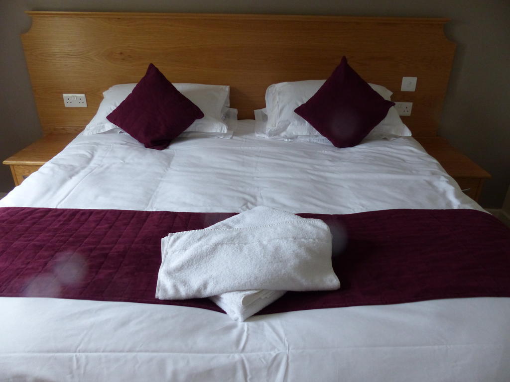 The Sun Inn Englefield Green Phòng bức ảnh
