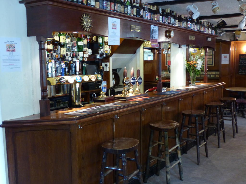 The Sun Inn Englefield Green Ngoại thất bức ảnh